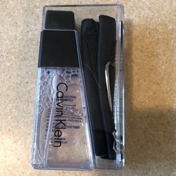 NWT Calvin Klein glasses care kit - Picture 9 of 16